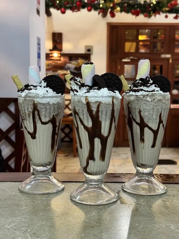 Tres milk shakes Oreo con malvavisco